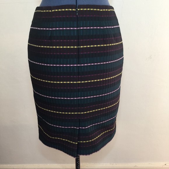 Ann Taylor Factory Cranberry and Teal Textured Pencil Skirt Size 4P - Picture 4 of 5